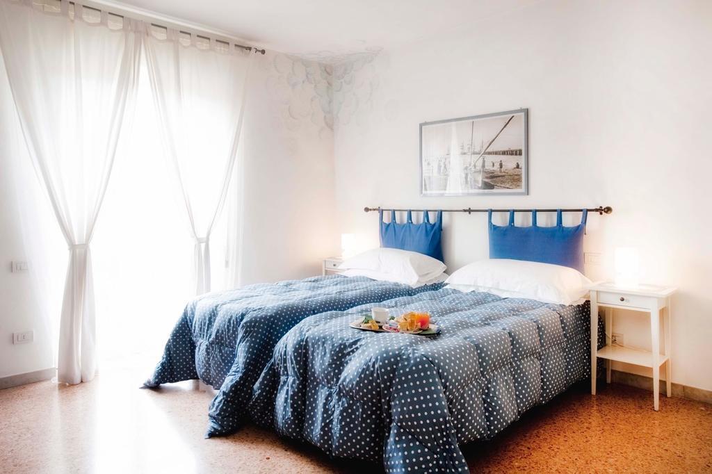 Bed and Breakfast A Due Passi Форте-деи-Марми Экстерьер фото