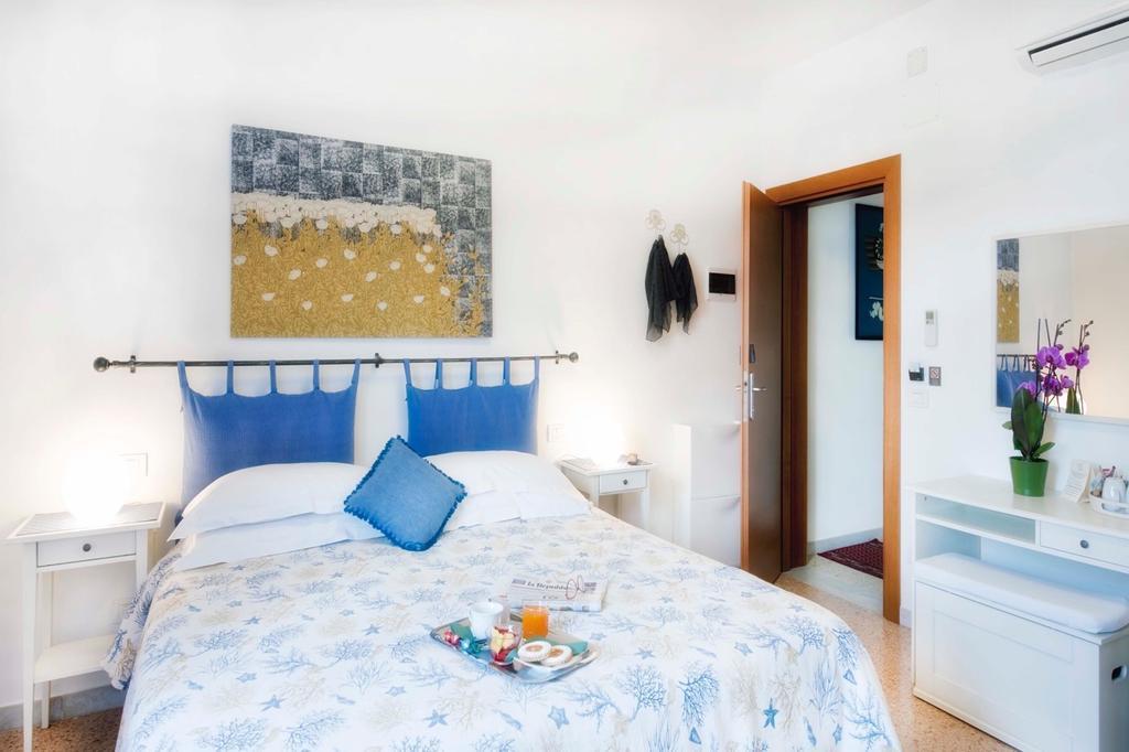 Bed and Breakfast A Due Passi Форте-деи-Марми Экстерьер фото